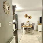 Pod Trzynastka 아파트 *